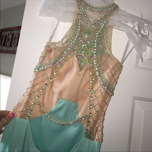 PROM DRESS - Picture 8 of 8